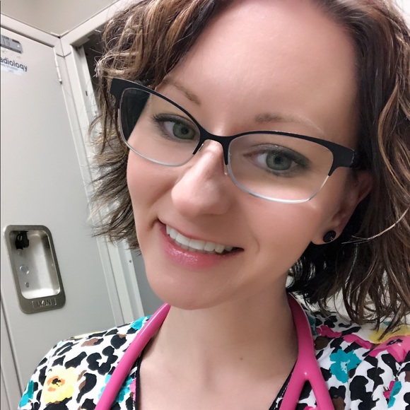 Meet your Posher, Amber - Picture 4 of 13